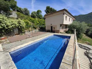 Chalet  Josep maria sagarra. Chalet en venta en can vinyals, 4 dormitorios.