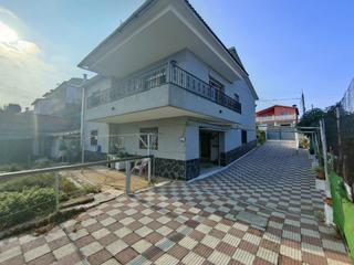 Maison  Bruc. Casa en venta en can parellada, 4 dormitorios.