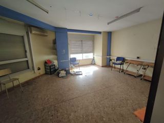 Lloguer Oficina  Enric granados. Oficina en alquiler en centre, 7 dormitorios.