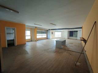 Lloguer Oficina  Enric granados. Oficina en alquiler en centre, 2 dormitorios.