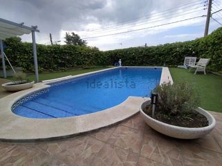 Xalet a Sant Esteve Sesrovires. Chalet en venta en sant esteve sesrovires, 4 dormitorios.