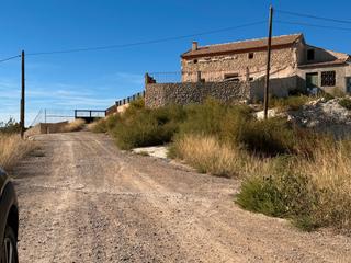Xalet a Calasparra. En venta mejor parcela con construcción en calasparra, junto a u