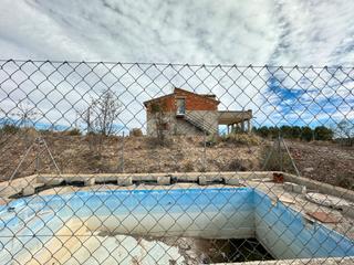 Chalet à Cehegín. Se vende casa de campo  a falta de terminarla. la vivienda esta