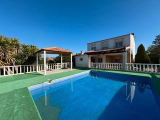 Lloguer Xalet a Calle gran vía 25. Se alquila chalet listo para entrar a vivir 5 dormitorios, 3 bañ