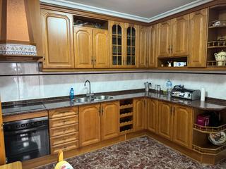 Maison à Calle santa isabel 1. Casa grande y cómoda precio negociable