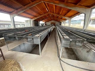 Bâtiment à usage industriel à Calle santa isabel 9. Se vende finca + 9 naves ganaderas gran oportunidad de negocio.
