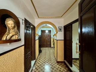 Maison à Calle manuel ciudad 10. En venta elegante vivienda de época muy buena inversión