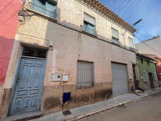 Casa a Cehegín. Casa económica grande con cochera para reformar