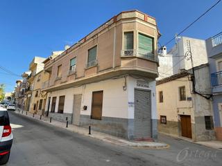 Casa a Cehegín. Se vende apartamento de 1 dormitortio, casa 4 dormitorios y loca