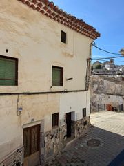 Casa  Cuesta de los herreros. Casa económica para reformar con luz eléctrica, espacio de sobra
