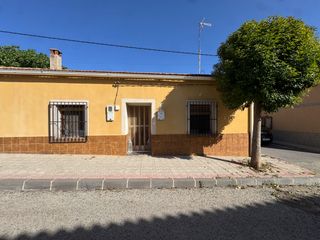 Casa  Avenida de aranjuez. ??casa en pedanía planta  baja muy cómoda oportunidad muy buena