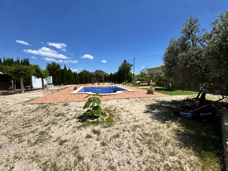 Foto 04140b42-5f3b-4453-b182-92a43c2a9f84. Xalet amb xemeneia aparcament piscina a Calasparra