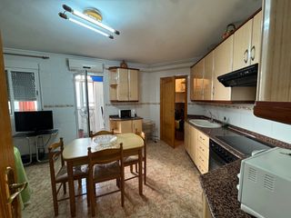 Flat in Calle valle inclán 2. Piso con buenas vistas y céntrico cine gratis.