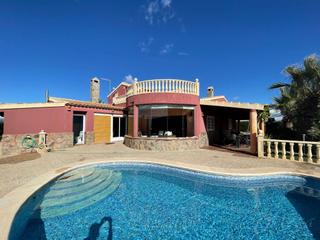 Chalet à Cehegín. Se vende o alquila este espectacular chalet de puro lujo, el cha