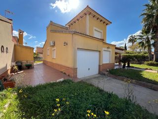 Location Chalet  Calle alquibla. Churra. chalet de 4 dormitorios, amueblado.