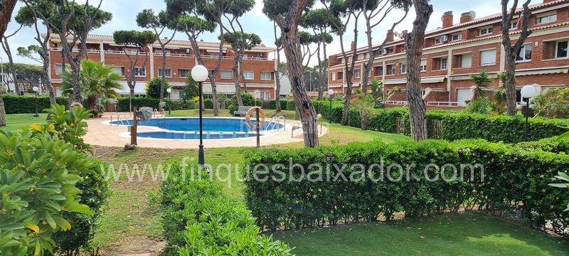 Foto 2ce32f7d-60a5-4498-b3c8-c55d173d57a2. Semi detached house with heating parking pool in Gava Mar Gavà