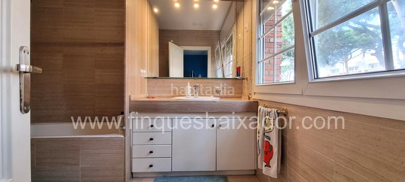 Foto 587e92e1-01da-45b2-9a71-5963d9431aea. Semi detached house with heating parking pool in Gava Mar Gavà