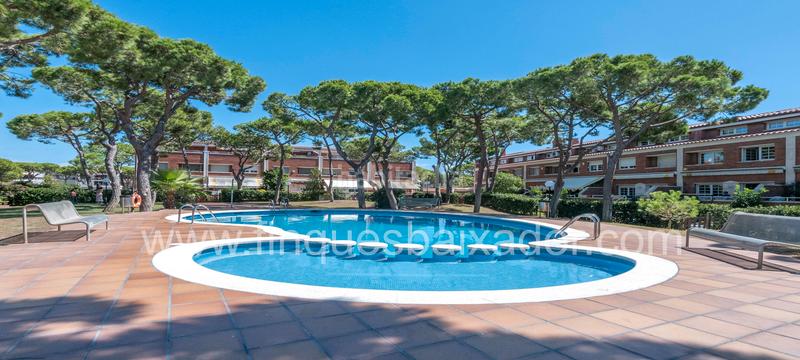 Foto 959d57d7-43ab-4955-aa03-ce5ac8f643e6. Semi detached house with heating parking pool in Gava Mar Gavà