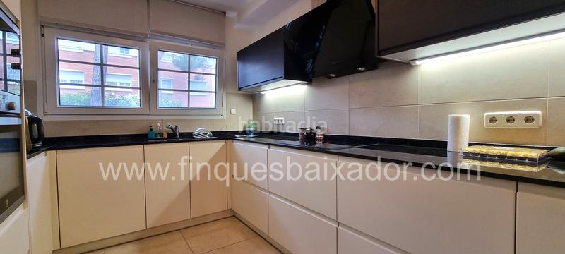 Foto 999923d7-0e7b-494c-b587-6817bfbfdcc2. Semi detached house with heating parking pool in Gava Mar Gavà