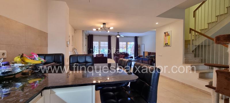 Foto a7232ec3-3d08-4f97-bd55-30f8b7347d58. Semi detached house with heating parking pool in Gava Mar Gavà