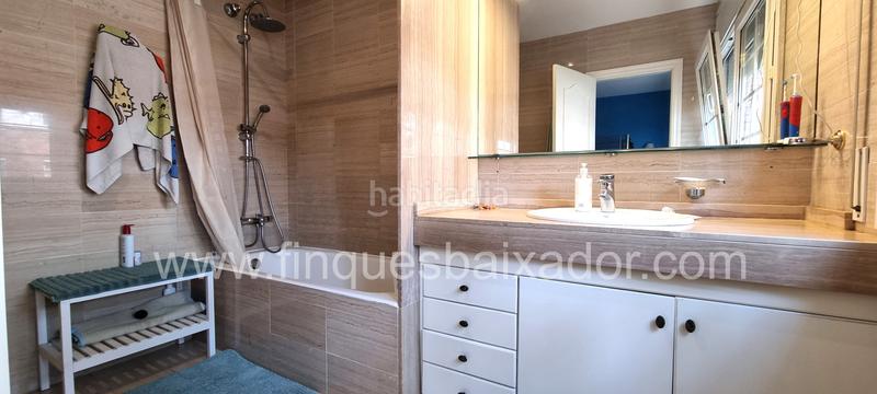 Foto a7c5ed1a-be5b-45b4-9a31-e659838a4966. Semi detached house with heating parking pool in Gava Mar Gavà