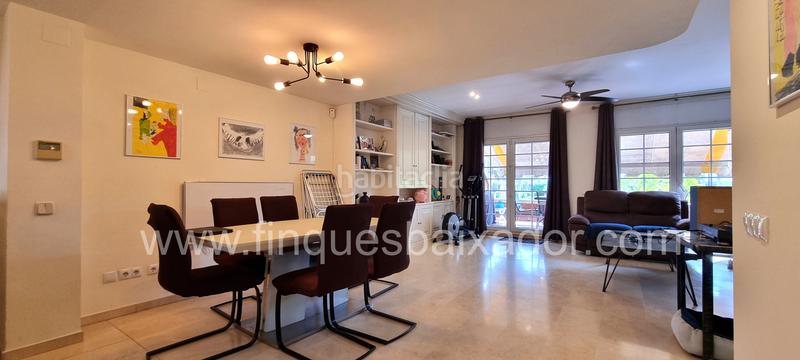 Foto b234a68f-3c75-4a1f-98c1-700c236af398. Semi detached house with heating parking pool in Gava Mar Gavà