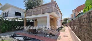 Location Maison  Passeig garbí. ¡finques baixador presenta esta casa a 4 vientos en la playa!