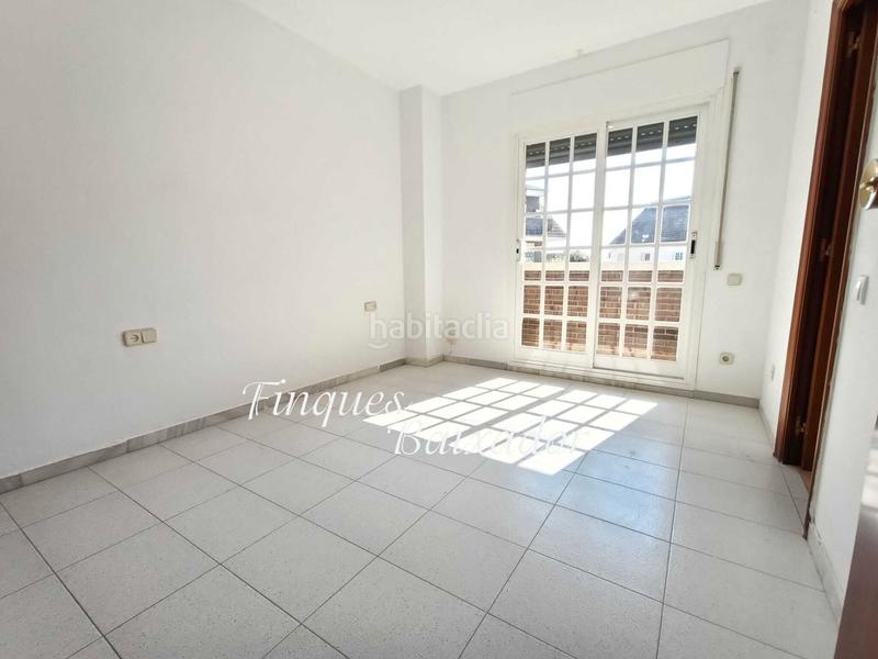 Foto 5b4eb02b-a7f8-4c38-9c44-976e80aa5499. Casa adossada amb xemeneia calefacció aparcament piscina a Castelldefels