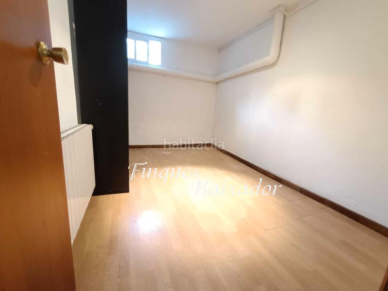 Foto 5bf3ad13-8654-4821-b014-40b8a52c1011. Casa adossada amb xemeneia calefacció aparcament piscina a Castelldefels