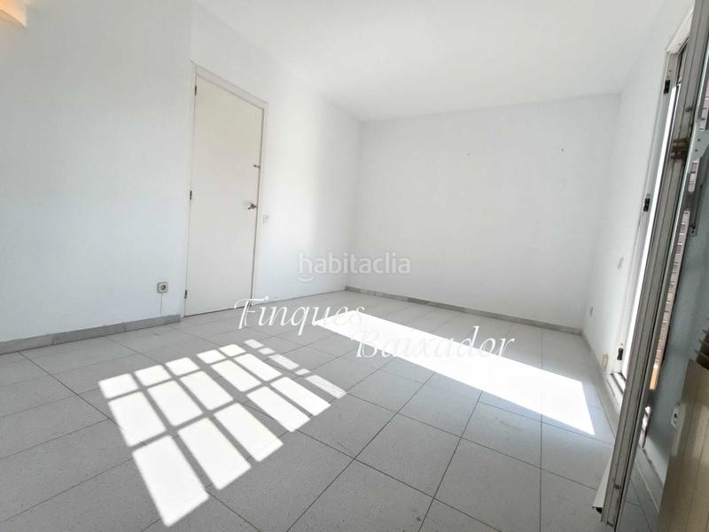 Foto 62b51f42-b6ff-405a-a873-aaf5824bd03a. Casa adossada amb xemeneia calefacció aparcament piscina a Castelldefels