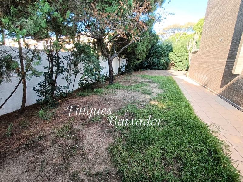 Foto 6e167ead-c2c9-49da-9dd9-e37fa8f998ca. Casa adossada amb xemeneia calefacció aparcament piscina a Castelldefels