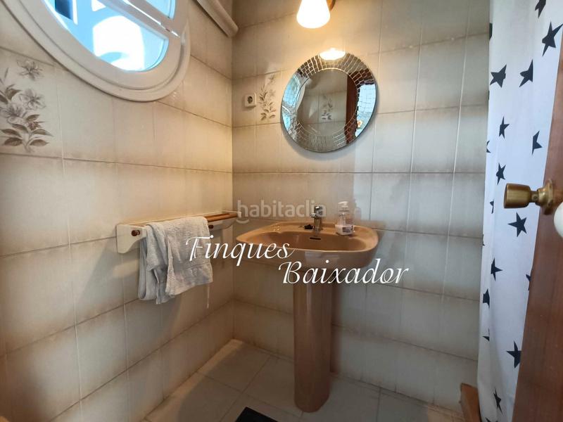 Foto e056bde6-5500-4081-9d2b-9db68040cd31. Casa adossada amb xemeneia calefacció aparcament piscina a Castelldefels