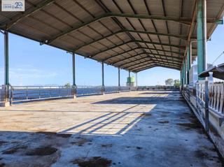 Nau industrial a Picassent. Venta granja vacuna con nave cubierta en zona la coma picassent