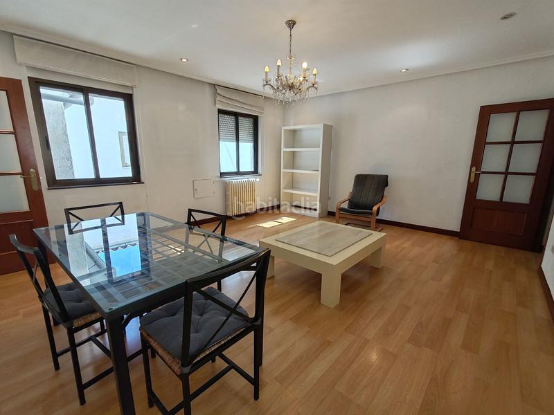Foto f696bc1d-9a5e-45e8-adb4-575a43889050. Flat with heating in Carmelitas Salamanca