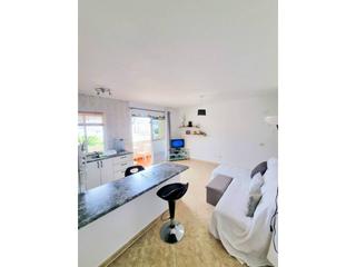 Pis  Viera y clavijo. Apartamento en el centro de adeje