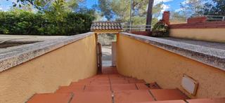 Chalet en Bisbal del Penedès (La). Tu chalet independiente en el esplai te espera!