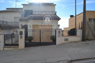 Casa adosada  Comte gomez de orbaneja. En segur de calafell