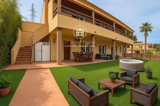 Casa  Arboç de l'. Tu oasis en cubelles vive, disfruta... y rentabiliza!