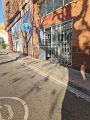Lloguer Local Comercial  Nou. Gran local en alquiler en el centro