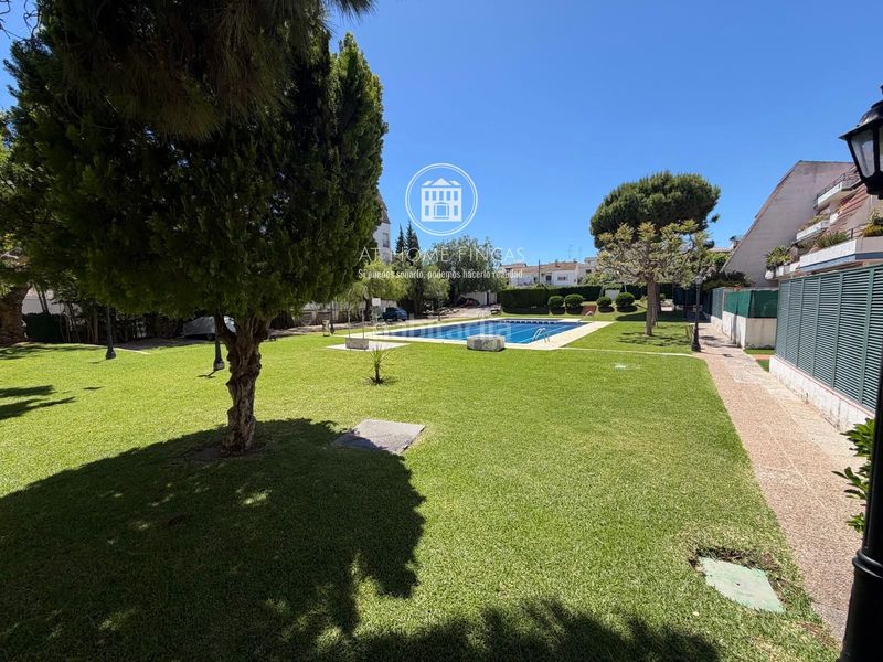 Foto 0b3e3635-1bd8-4e6e-8f9f-e7856f89c89d. Dúplex amb calefacció aparcament piscina a Calafell residencial Calafell