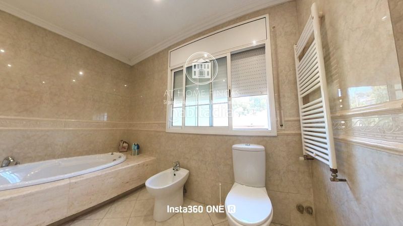 Foto af51f9e0-609d-4e7a-9974-9e6750280595. Xalet amb calefacció aparcament piscina a Piera