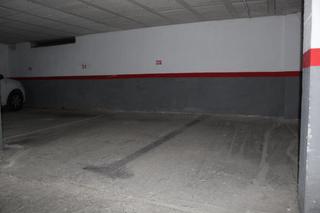 Aparcament cotxe a Centre. Plaza de garaje doble