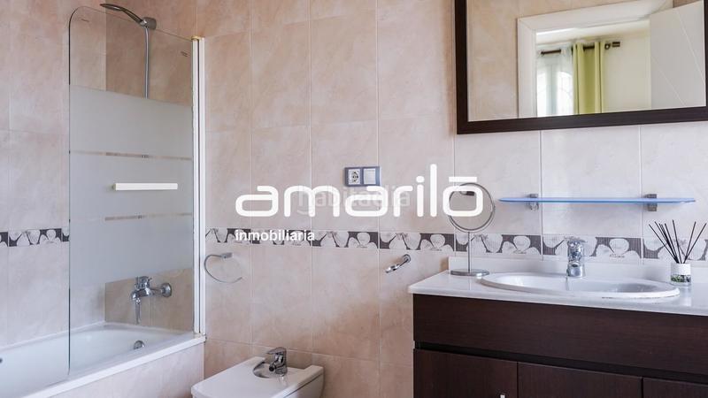 Foto 57c106b2-3e17-46f6-bf82-3f2786d0e584. Casa aparellada amb calefacció aparcament piscina a Eliana (l´)