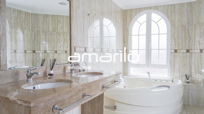 Foto b3e27b04-0302-4a0a-a6d9-94534f3f9112. Casa aparellada amb calefacció aparcament piscina a Eliana (l´)