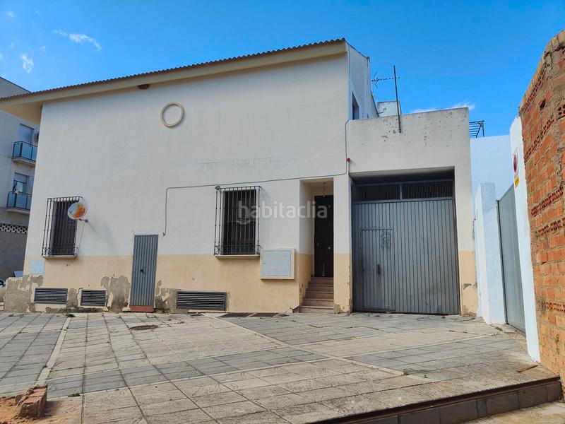 Foto 2cf2979c-3bf3-4670-b3aa-d0eebc994153. Parking coche en calle almonaster la real 4 en Lepe
