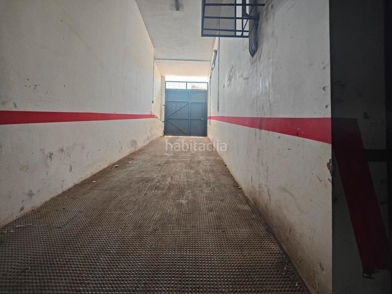 Foto b0aba4d4-febf-4c8f-be84-95a391a2c082. Parking coche en calle almonaster la real 4 en Lepe