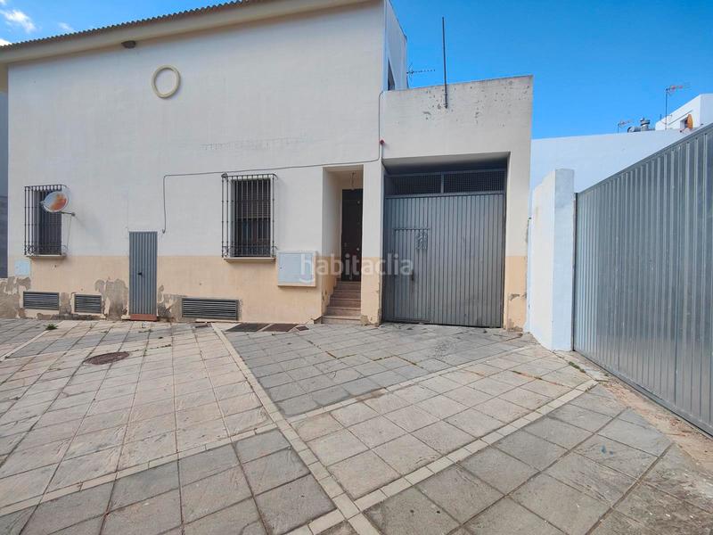 Foto d59ca8aa-5a29-4f7a-b948-0ba00789b7c4. Parking coche en calle almonaster la real 4 en Lepe