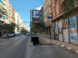 Aparcament cotxe  Avinguda de la república argentina