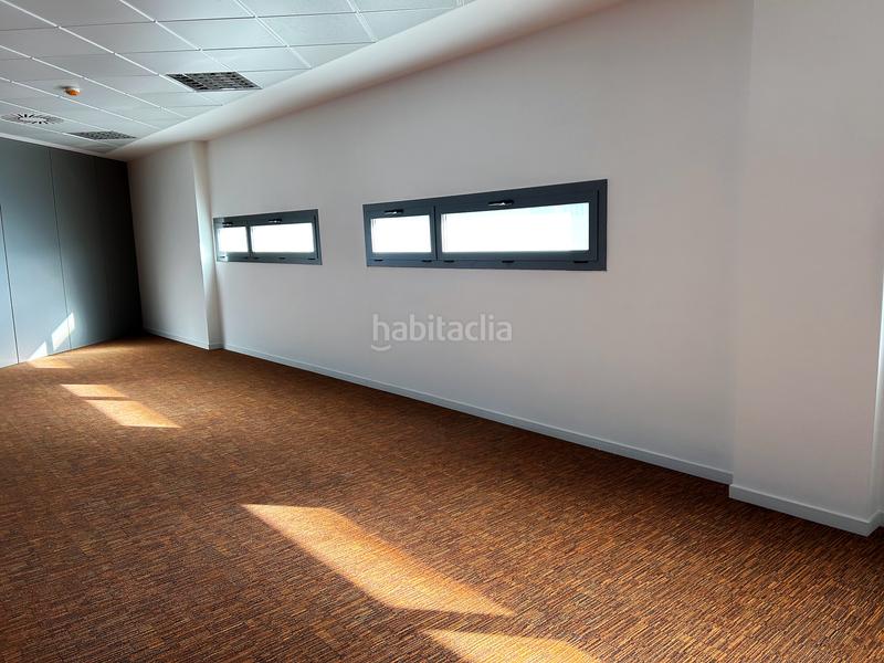 Foto b4a02ca4-0f39-4f2f-bdef-3a157de35f48. Bureau dans Garrapinillos Zaragoza