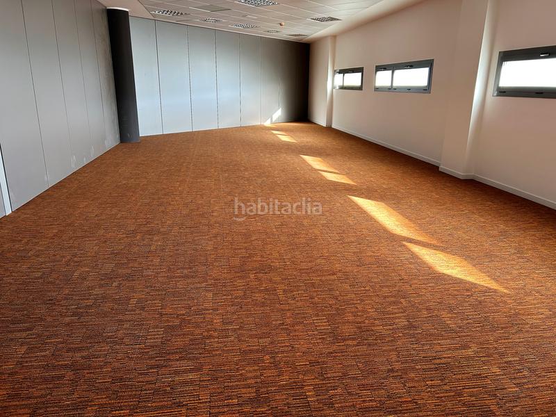 Foto 26cb48cc-4dfe-49e0-90ba-47f6268f7b3a. Office space in Garrapinillos Zaragoza
